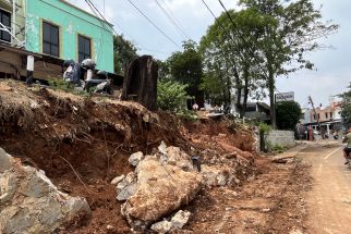 Turap di Perumahan Mutira Depok Longsor, Permukiman Warga Terendam Banjir dan Lumpur - JPNN.com Jabar