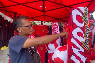 Pedagang Pernak-Pernik Akui Sepi Pembeli Saat Piala Dunia U-17 - JPNN.com Jatim