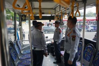 Melihat Shuttle Bus Pengangkut Penonton Piala Dunia U-17 ke Stadion Si Jalak Harupat - JPNN.com Jabar