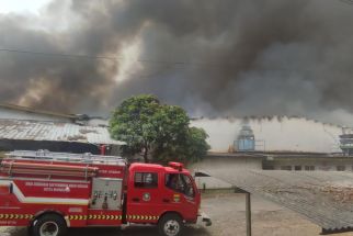 Gudang Pemintal Benang di Bandung Hangus Terbakar - JPNN.com Jabar