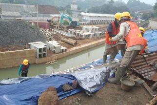 Kontraktor Gercep Perbaiki Longsor TPT di Area Proyek Underpass Batutulis Bogor - JPNN.com Jabar