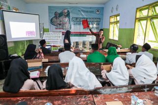 Santri Dukung Ganjar Latih Anak Muda di Ponpes Jember Budi Daya Hidroponik - JPNN.com Jatim