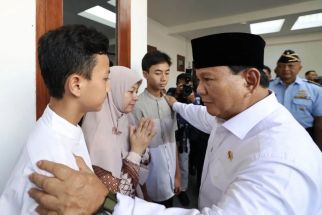 Prabowo Temui Keluarga Kecelakaan Pesawat Jatuh, Sampaikan Duka Cita Mendalam - JPNN.com Jatim