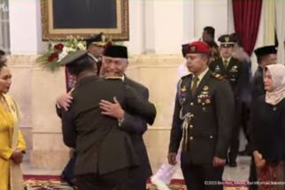 Ekspresi Menko Marves Luhut Pandjaitan Jadi Sorotan saat Hadiri Pelantikan KSAD Maruli Simanjuntak - JPNN.com Sumut