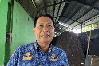 DLHK Kota Depok Uji Kandungan Busa yang Mencemari Kali Baru - JPNN.com Jabar