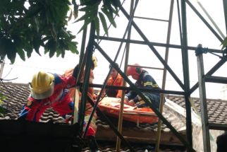 Kakek di Surabaya Tewas Kesetrum di Atas Tandon Rumahnya - JPNN.com Jatim
