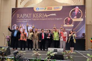 Untag Surabaya Raih 2 Penghargaan Kategori Terbaik Anugerah Kampus Unggulan 2023 - JPNN.com Jatim