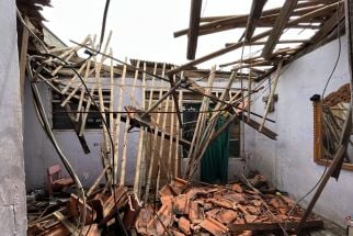 Diguyur Hujan Deras, Rumah di Cipayung Depok Ambruk - JPNN.com Jabar