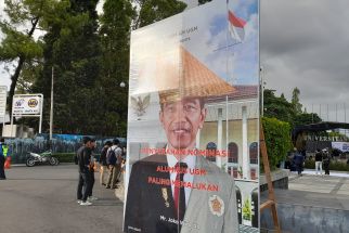 Ada Foto Jokowi di UGM, Dinobatkan sebagai Alumnus Paling Memalukan - JPNN.com Jogja