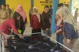 Tingkatkan Edukasi di Kampung Madu, PLN Jateng-DIY Salurkan Bantuan - JPNN.com Jateng