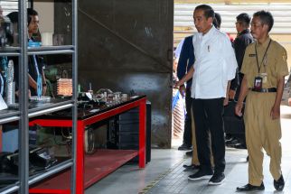 PJ Gubernur Jateng Dampingi Jokowi Tinjau SMK N 1 Kedungwuni - JPNN.com Jateng