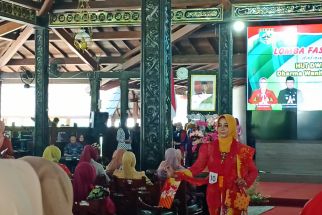 Lewat Fashion Show, Mbak Eisti Kenalkan Pakaian Adat & Batik Khas Demak  - JPNN.com Jateng