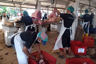 Sambut Nataru, RPH Surabaya Gelar Operasi Pasar Hingga Pasang Diskon - JPNN.com Jatim