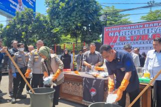 Polrestabes Bandung dan Polda Jabar Musnahkan 8 Kg Sabu-sabu Hasil Ungkap Kasus Tahun 2023  - JPNN.com Jabar