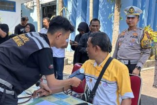 Pengemudi Angkutan Umum di Terminal Talangagung Malang Dites Urine Secara Acak - JPNN.com Jatim