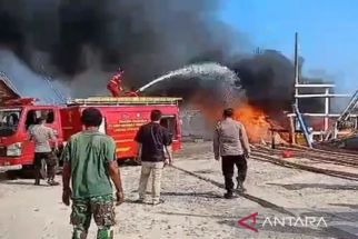 Damkarmat Ungkap Penyebab Kebakaran 2 Kapal Nelayan di Bakauheni, Kerugian Hingga Ratusan Juta  - JPNN.com Lampung