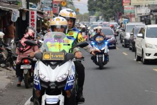 Sambil Bermotor Riang, Rombongan Forkopimda Jabar Pantau Langsung Arus Lalin di Puncak Bogor - JPNN.com Jabar