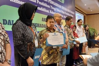 Teliti Obat Herbal Covid-19, Peneliti Undip Semarang Raih Penghargaan - JPNN.com Jateng
