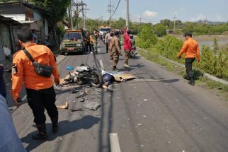 Berboncengan 3, Satu Keluarga Tewas Tertabrak Truk di Surabaya - JPNN.com Jatim