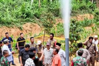 Pj Bupati Pamekasan Sebut Semburan Air Sumur di Desa Kadur Tak Aman Dikonsumsi - JPNN.com Jatim