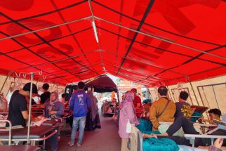 Khawatir Gempa Susulan, Puluhan Pasien RSUD Sumedang Kembali ke Tenda Darurat - JPNN.com Jabar