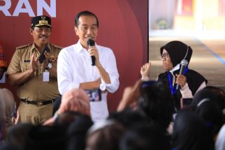 Pj Gubernur Jateng Dampingi Jokowi Serahkan Bantuan di Cilacap - JPNN.com Jateng