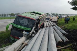 Kecelakaan Rombongan Guru di Tol Ngawi-Solo, Dua Orang Diaporkan Tewas - JPNN.com Jatim