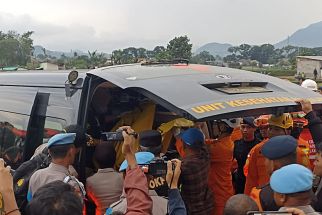 11 Jam Berjibaku, Petugas Berhasil Evakuasi Korban Terakhir Tabrakan KA di Cicalengka - JPNN.com Jabar
