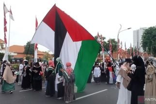 Ribuan Orang dari Aliansi Rakyat Bela Palestina Gelar Aksi Damai di Surabaya - JPNN.com Jatim