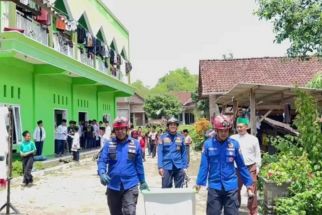 Ular Piton Gegerkan Ponpes di Trenggalek, Santri Pemberani Jadi Penyelamat - JPNN.com Jatim