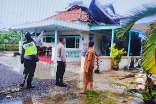 70 Bangunan di 2 Desa Sumenep Rusak Diterjang Angin Puting Beliung - JPNN.com Jatim