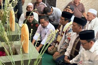 Ziarahi Makam Mbah Ratu Ayu Pasuruan, Mahfud Md: Itu Tradisi NU - JPNN.com Jatim