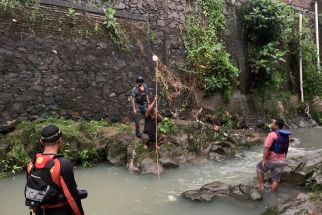 Bocah Hanyut di Saluran Air Semarang Belum Ditemukan, Tim SAR Perluas Pencarian - JPNN.com Jateng