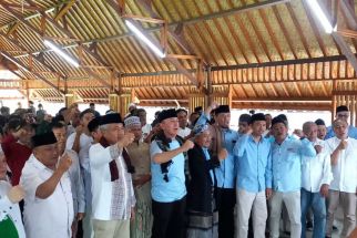 Makin Mantap Menuju Senayan, Iwan Bule Dapat Dukungan Dari Ratusan Ajengan Muda di Ciamis - JPNN.com Jabar