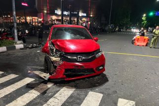 Minggu Pagi, Dua Mobil Terlibat Kecelakaan di Jalan Slamet Riyadi Solo - JPNN.com Jateng