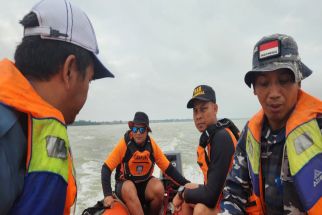 ABK Terjatuh dari Kapal di Perairan Kuala Teladas, Basarnas Lampung Kerahkan Tim Rescue  - JPNN.com Lampung