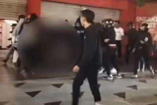 Polisi Tetapkan Tersangka Lain dalam Pengeroyokan di Jalan Tunjungan - JPNN.com Jatim