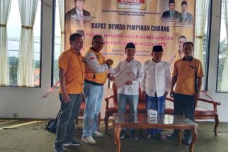 Partai Hanura Beri Rekomendasikan Gus Barra Maju Pilbup Mojokerto 2024    - JPNN.com Jatim