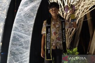Siswa SMP Surabaya Boyong 3 Piala Kompetisi Fashion Show di Thailand - JPNN.com Jatim