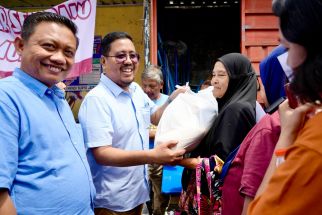 Mak-Mak Fans Prabowo-Gibran Serbu Pasar Murah dari Gerindra di Kediri - JPNN.com Jatim
