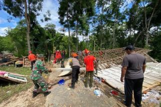 2 Rumah di Trenggalek Ambruk Akibat Hujan Deras Disertai Angin Kencang - JPNN.com Jatim