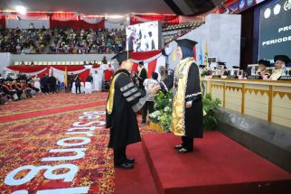 Selamat, Marindo Kurniawan Lulusan Terbaik Program Doktor Unila - JPNN.com Lampung
