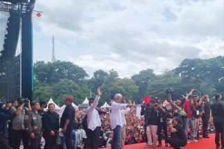 Teriakan Salam Metal Menggema di Kampanye Akbar Ganjar Pranowo di Bandung - JPNN.com Jabar