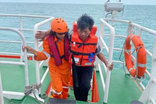 Basarnas Evakuasi 12 ABK yang Hilang di Pulau Masalembu ke Surabaya - JPNN.com Jatim