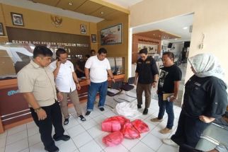 Bawaslu Blitar Serahkan Kasus Perusakan APK Caleg PDIP ke Polisi - JPNN.com Jatim