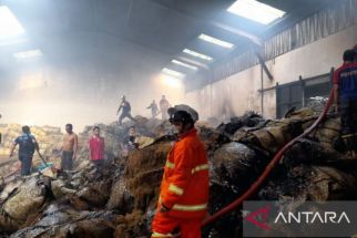 Gedung Tembakau di Pamekasan Kebakaran, Ribuan Bal Pesanan Ludes - JPNN.com Jatim