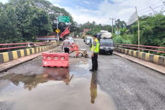 Kendaraan Berat Dilarang Melintas di Jembatan Way Sabuk Lampung Utara, Begini Kondisinya, Berbahaya - JPNN.com Lampung