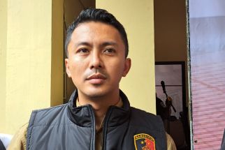 Polisi Periksa Pengepul Limbah Jeriken Sabun yang Sebabkan Sungai Ciliwung Berbusa - JPNN.com Jabar