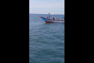 Basarnas Sisir Teluk Prigi Cari Jasad Mengapung Terikat Jeriken - JPNN.com Jatim