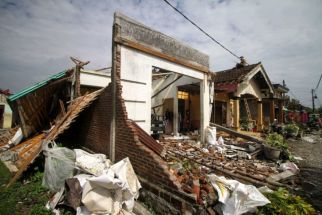 Angin Kencang Rusak 100 Lebih Rumah Warga Sidoarjo - JPNN.com Jatim